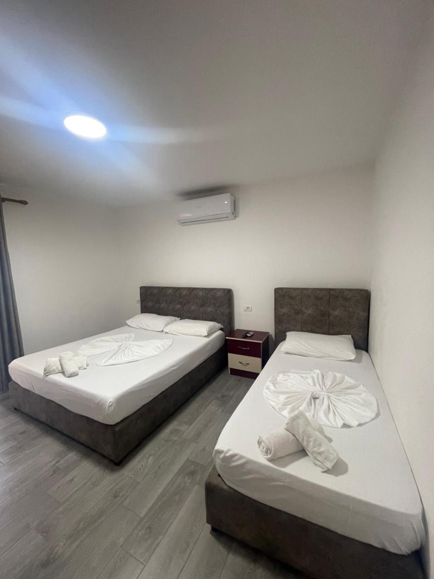 Vila Vladi Durrës Esterno foto