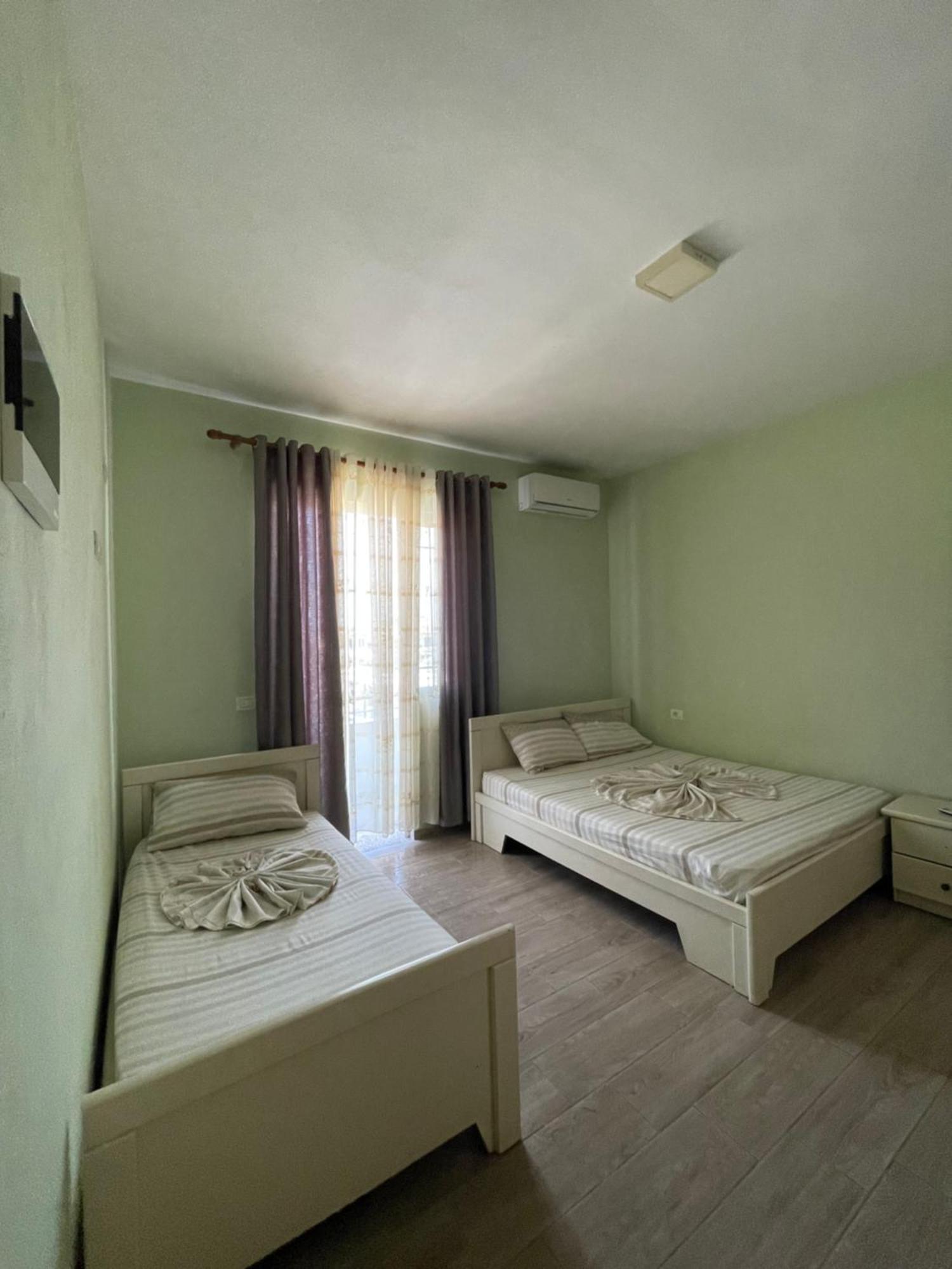 Vila Vladi Durrës Esterno foto