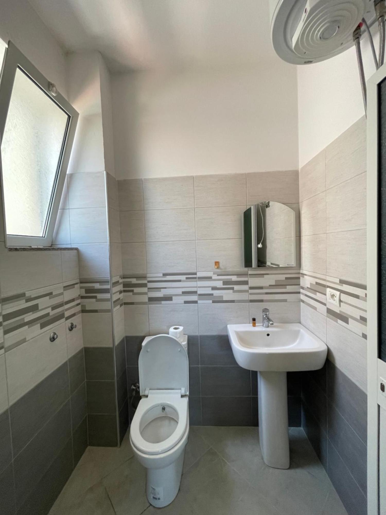 Vila Vladi Durrës Esterno foto
