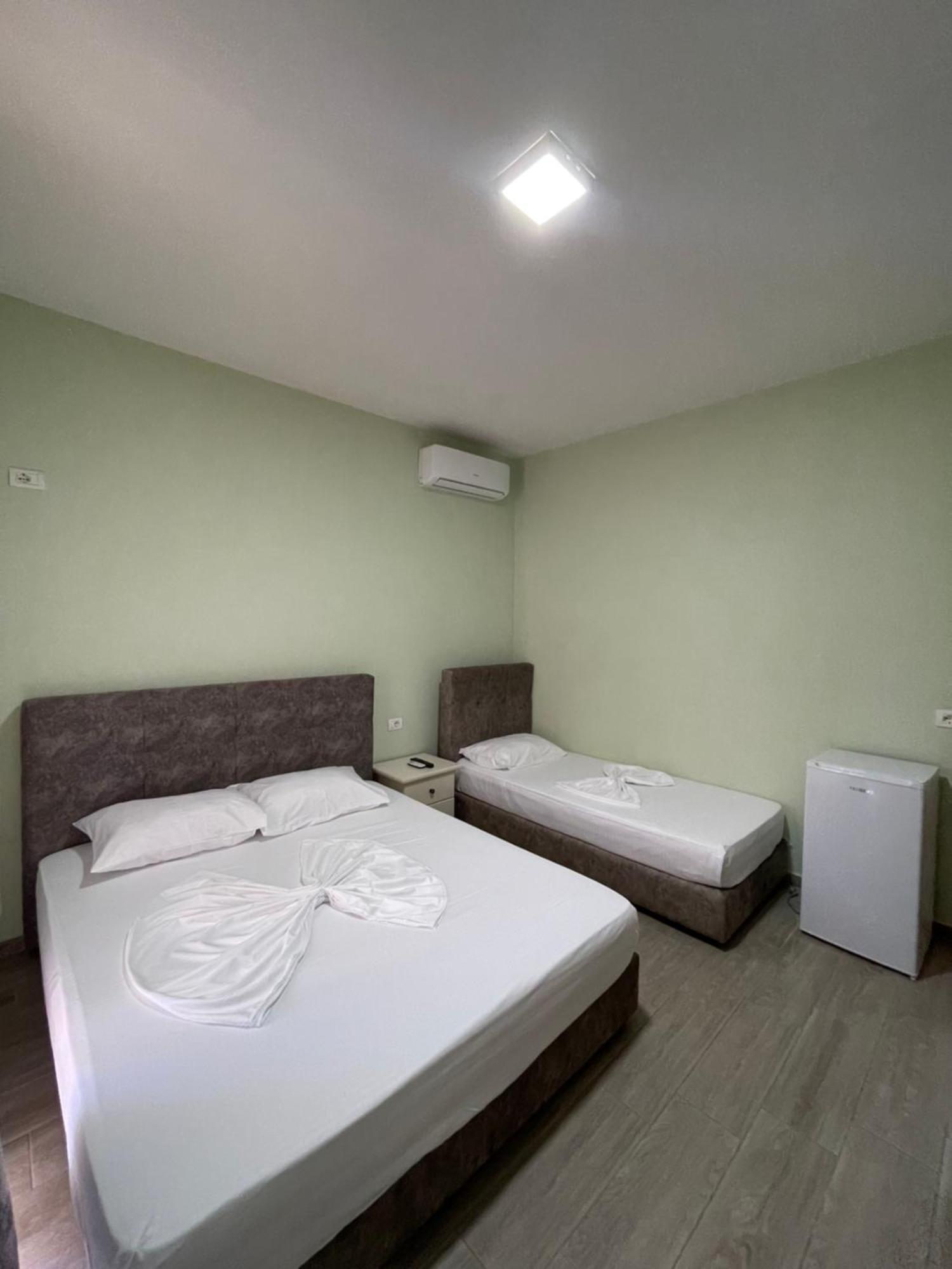 Vila Vladi Durrës Esterno foto