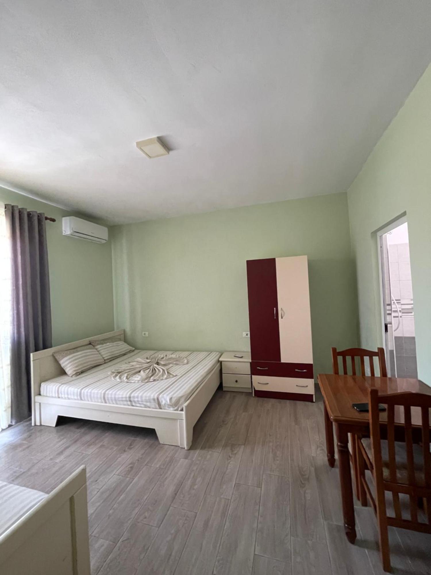Vila Vladi Durrës Esterno foto